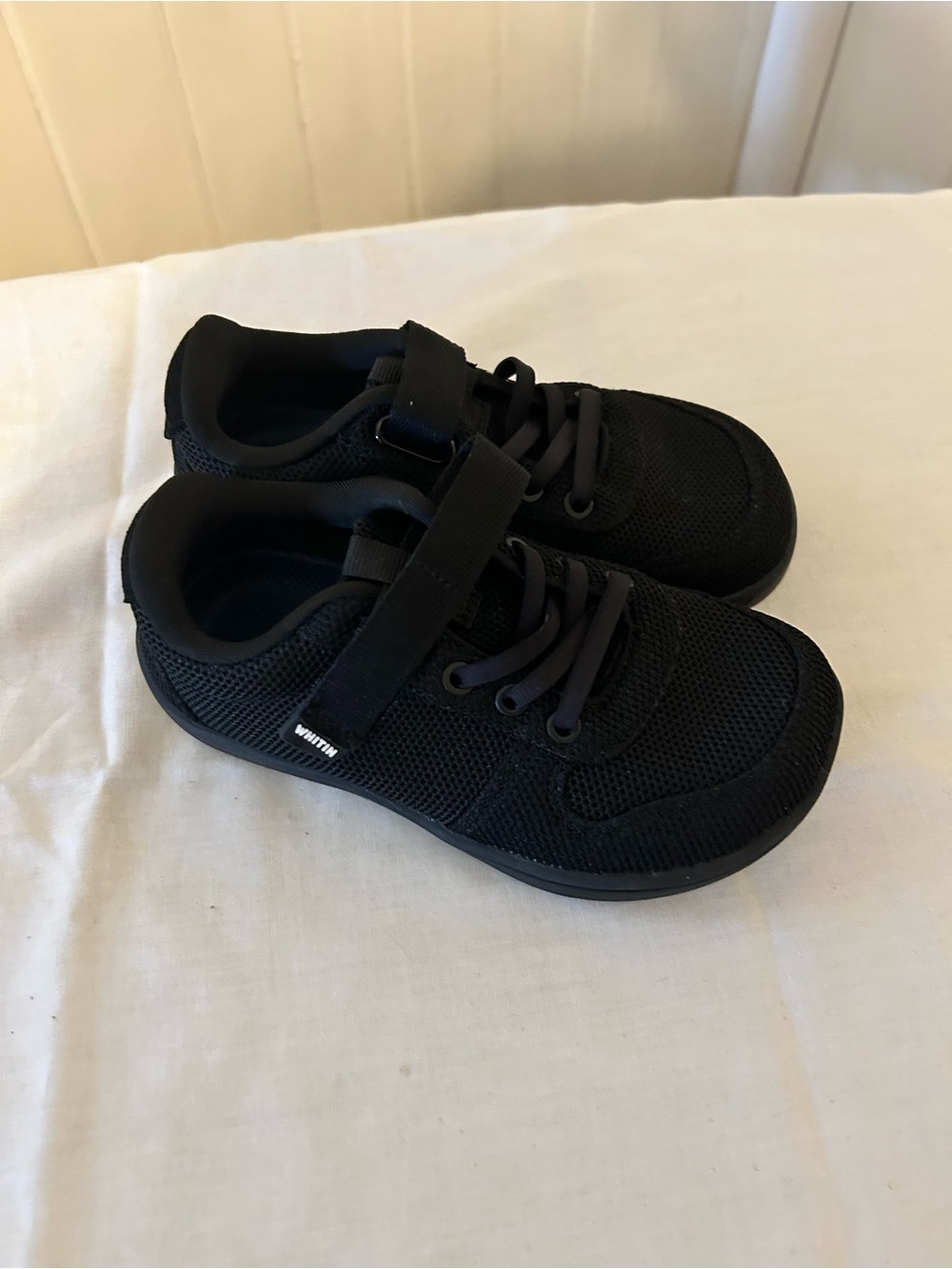 WHITIN Kids Wide Barefoot Shoes Black Minimalist Sneakers/Size 12/EU 30/NWT